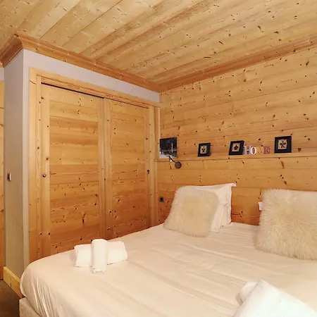 Chalet de 175m² à Courchevel Le Praz - Confort et Charme pour 10 Personnes - Sauna et Terrasse - FR-1-575-11 *