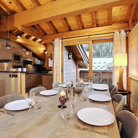 Chalet de 175m² à Courchevel Le Praz - Confort et Charme pour 10 Personnes - Sauna et Terrasse - FR-1-575-11